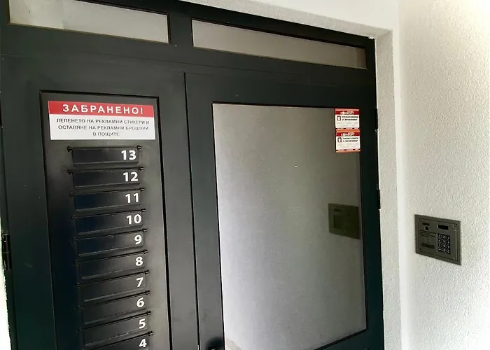 Avrora Апартамент *